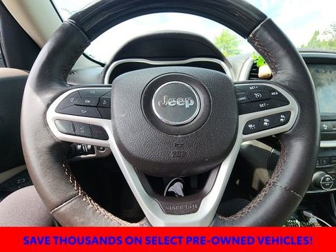 Used 2017 Jeep Cherokee Overland w/ Technology Group FWD image 26