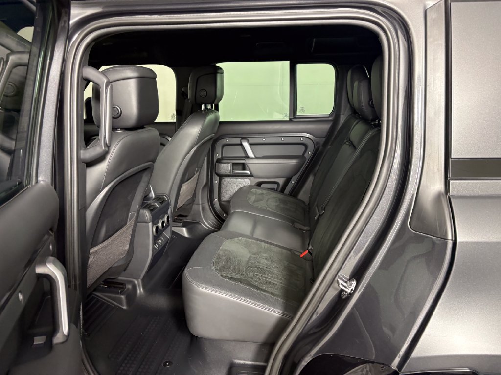 Used 2023 Land Rover Defender 110 AWD/4WD image 28