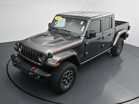 Used 2025 Jeep Gladiator Rubicon AWD/4WD image 26