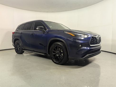 Used 2022 Toyota Highlander XLE image 1