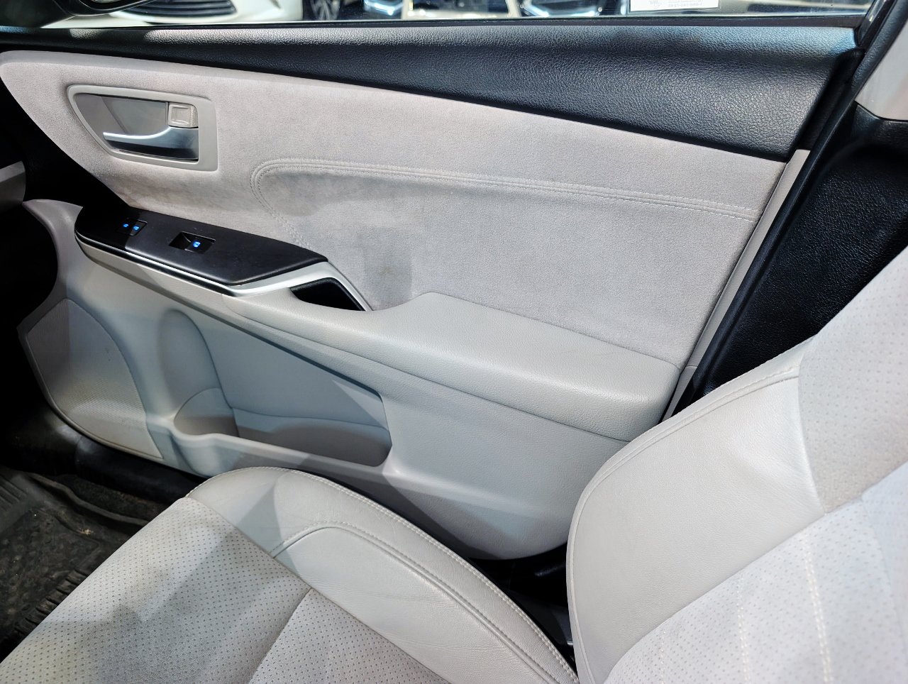 Used 2016 Toyota Camry XSE w/ Moonroof Package FWD image 36