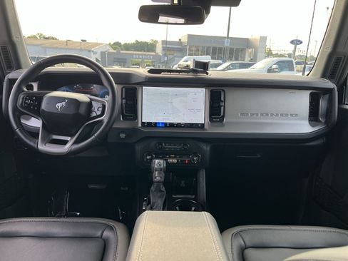 Used 2025 Ford Bronco Outer Banks w/ Sasquatch Package AWD/4WD image 23
