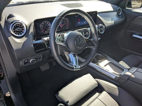 Used 2025 Mercedes-Benz GLA 250 image 10