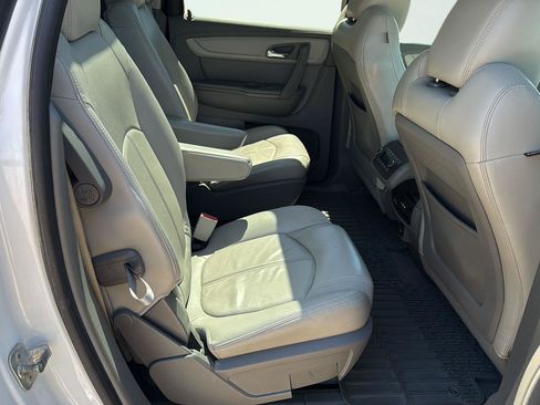 Used 2017 Chevrolet Traverse LT AWD/4WD image 25