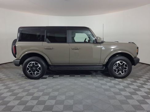 Used 2025 Ford Bronco Outer Banks image 2