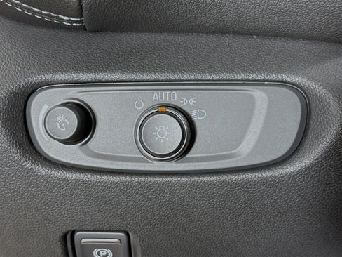 Used 2023 Chevrolet Blazer LT image 9