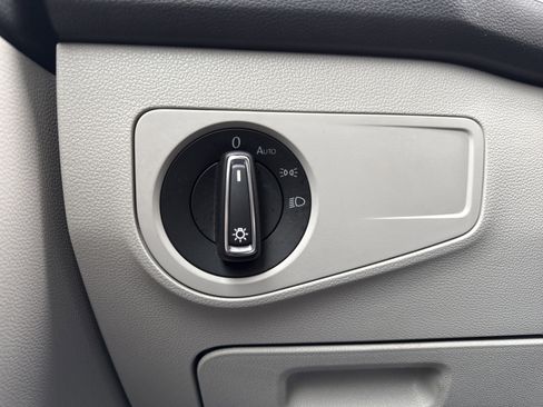 Used 2023 Volkswagen Tiguan SE R-Line image 29