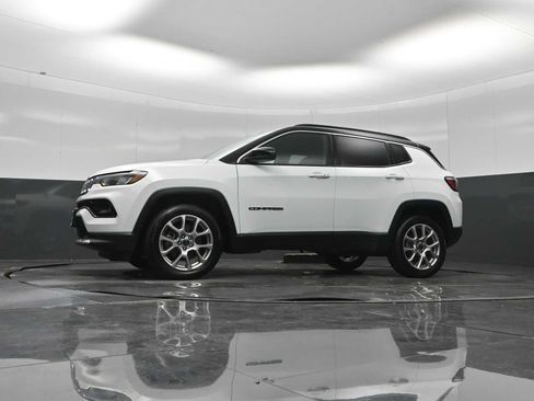 Used 2025 Jeep Compass Limited AWD/4WD image 21