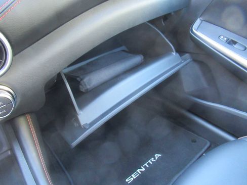 Used 2025 Nissan Sentra SR w/ SR Premium Package image 25