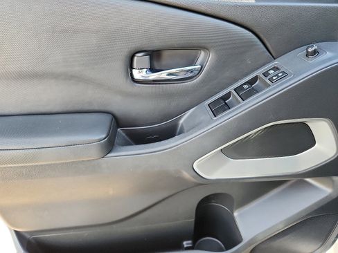 Used 2023 Nissan Frontier SV image 9