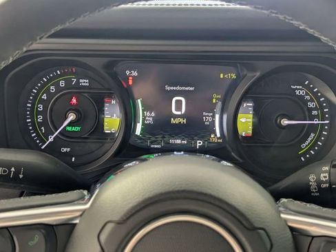 Certified 2025 Jeep Wrangler Unlimited Sahara w/ Safety Group AWD/4WD image 16