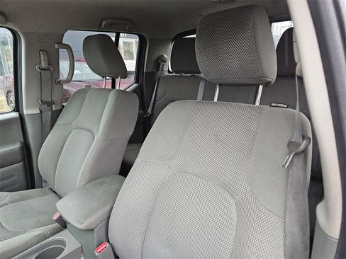 Used 2016 Nissan Frontier SV image 17