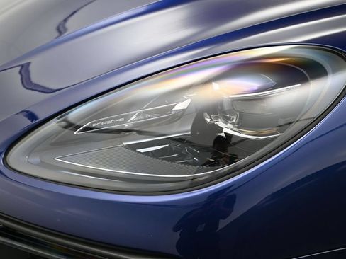 Certified 2023 Porsche Macan AWD/4WD image 31