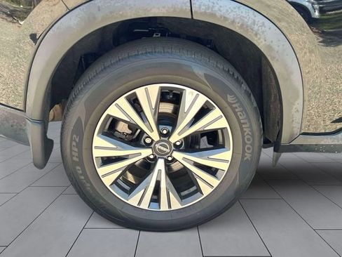 Used 2023 Nissan Rogue SV w/ SV Premium B Package image 11