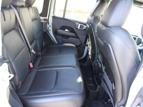 Used 2024 Jeep Wrangler Unlimited Sahara w/ Technology Group AWD/4WD image 11