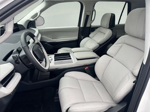 New 2026 Lincoln Navigator Reserve w/ Jet Appearance Package AWD/4WD image 9