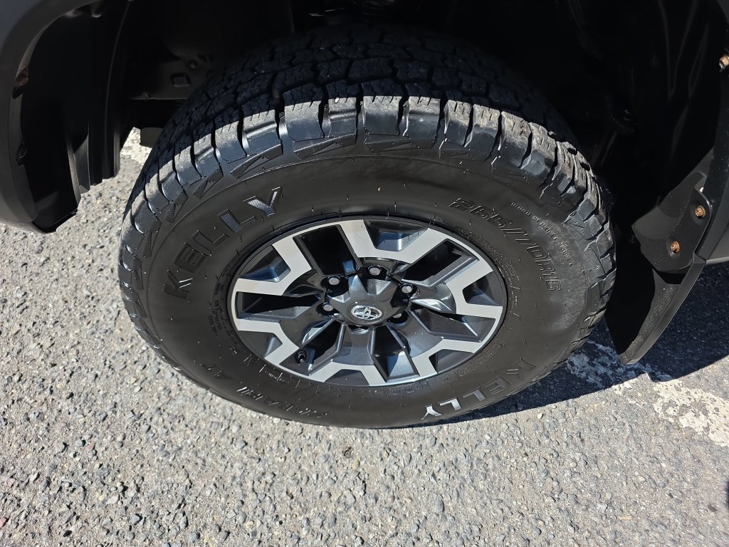 Used 2019 Toyota Tacoma TRD Off-Road w/ Technology Package AWD/4WD image 42