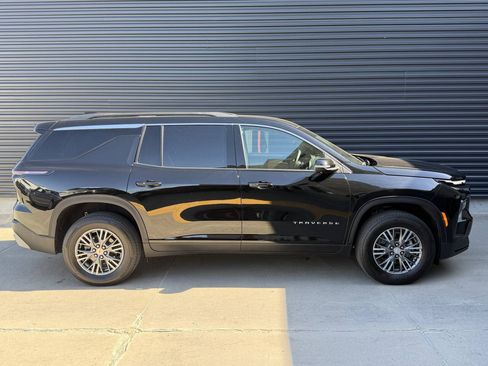 Used 2025 Chevrolet Traverse LT w/ Driver Confidence Package AWD/4WD image 10