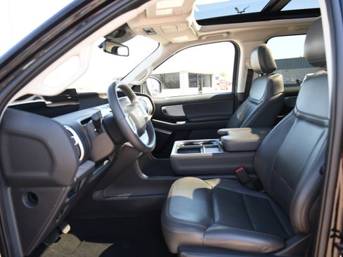 Used 2025 Ford Expedition Active image 16