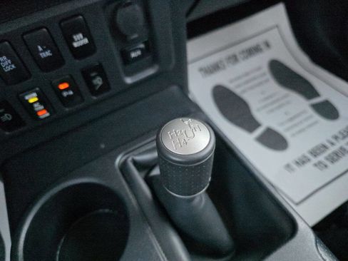 Used 2009 Toyota FJ Cruiser Base 4x4 4dr SUV 5A image 51