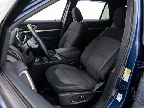 Used 2018 Ford Explorer XLT w/ Equipment Group 201A image 17