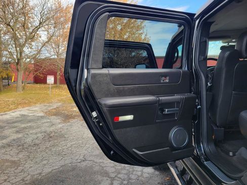 Used 2005 HUMMER H2 SUT w/ Preferred Equipment Group image 50