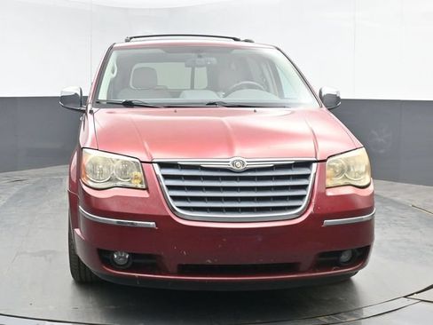 Used 2010 Chrysler Town & Country Limited FWD image 3