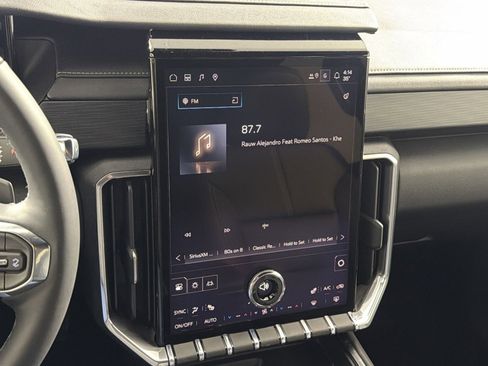 New 2026 GMC Acadia Elevation image 18