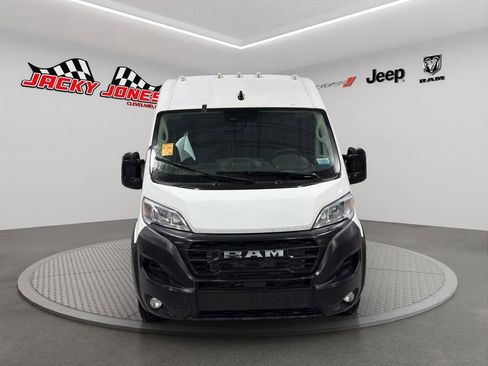 Used 2025 RAM ProMaster 2500 w/ Convenience Group image 12