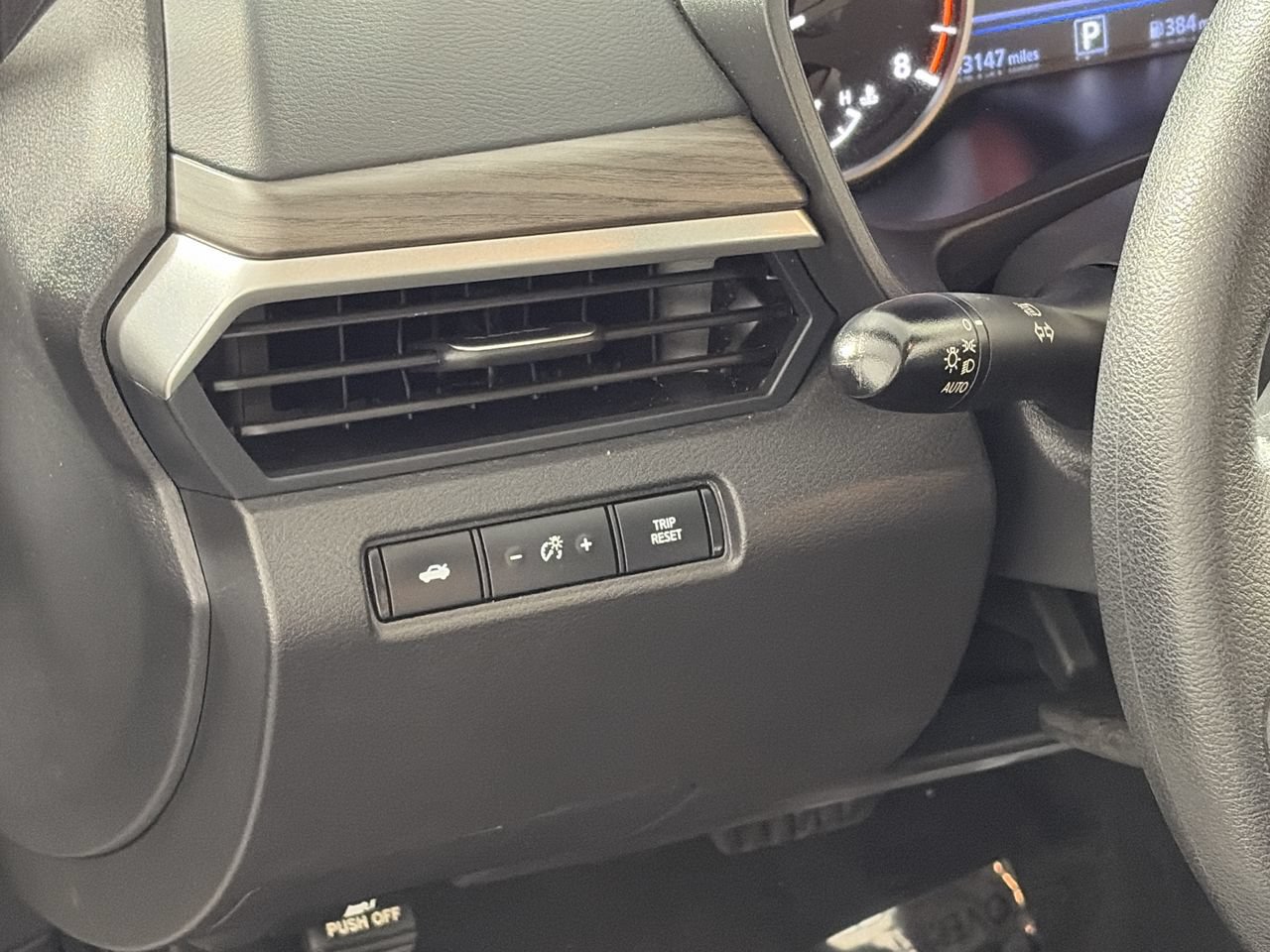 Used 2025 Nissan Altima 2.5 SV FWD image 12