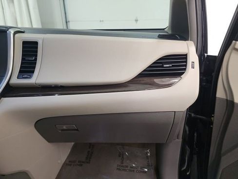 Used 2017 Toyota Sienna XLE image 40