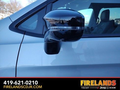 New 2026 Chrysler Pacifica Select w/ S Appearance Package image 11