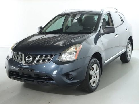 Used 2014 Nissan Rogue S w/ Convenience Package AWD/4WD image 4