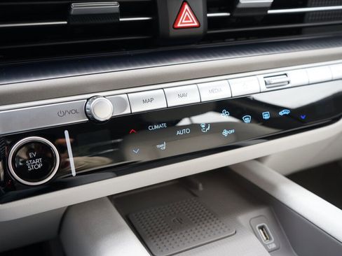 Certified 2025 Hyundai Ioniq 6 SEL image 19