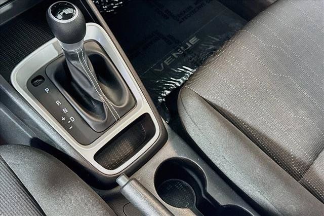 Used 2020 Hyundai Venue SE FWD image 16