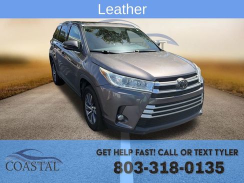 Used 2017 Toyota Highlander XLE image 3