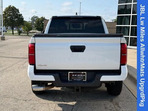 Used 2024 Toyota Tacoma SR5 w/ SR5 Upgrade Package AWD/4WD image 4