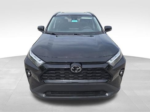Used 2023 Toyota RAV4 XLE Premium image 8