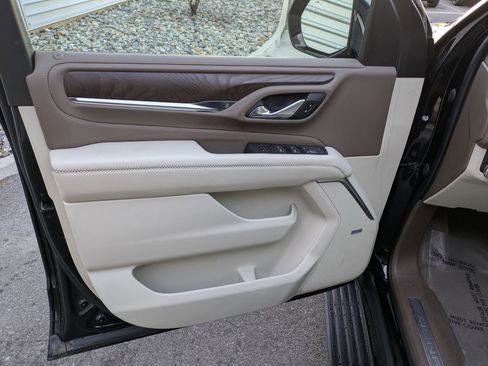 Used 2023 GMC Yukon XL Denali image 12