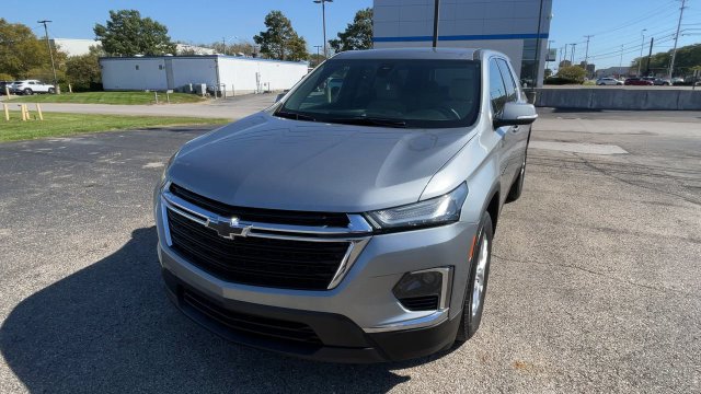 Used 2023 Chevrolet Traverse LS w/ Safety Package FWD image 5