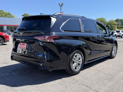 Used 2023 Toyota Sienna XSE w/ XSE Plus Package AWD/4WD image 8