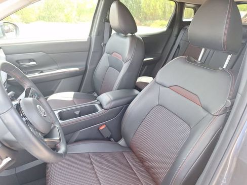 Certified 2025 Nissan Kicks SR FWD image 10