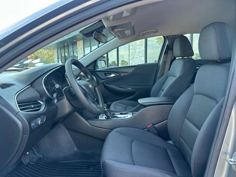 Used 2025 Chevrolet Malibu LS FWD image 2