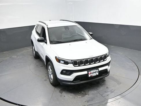 Used 2024 Jeep Compass Latitude AWD/4WD image 37