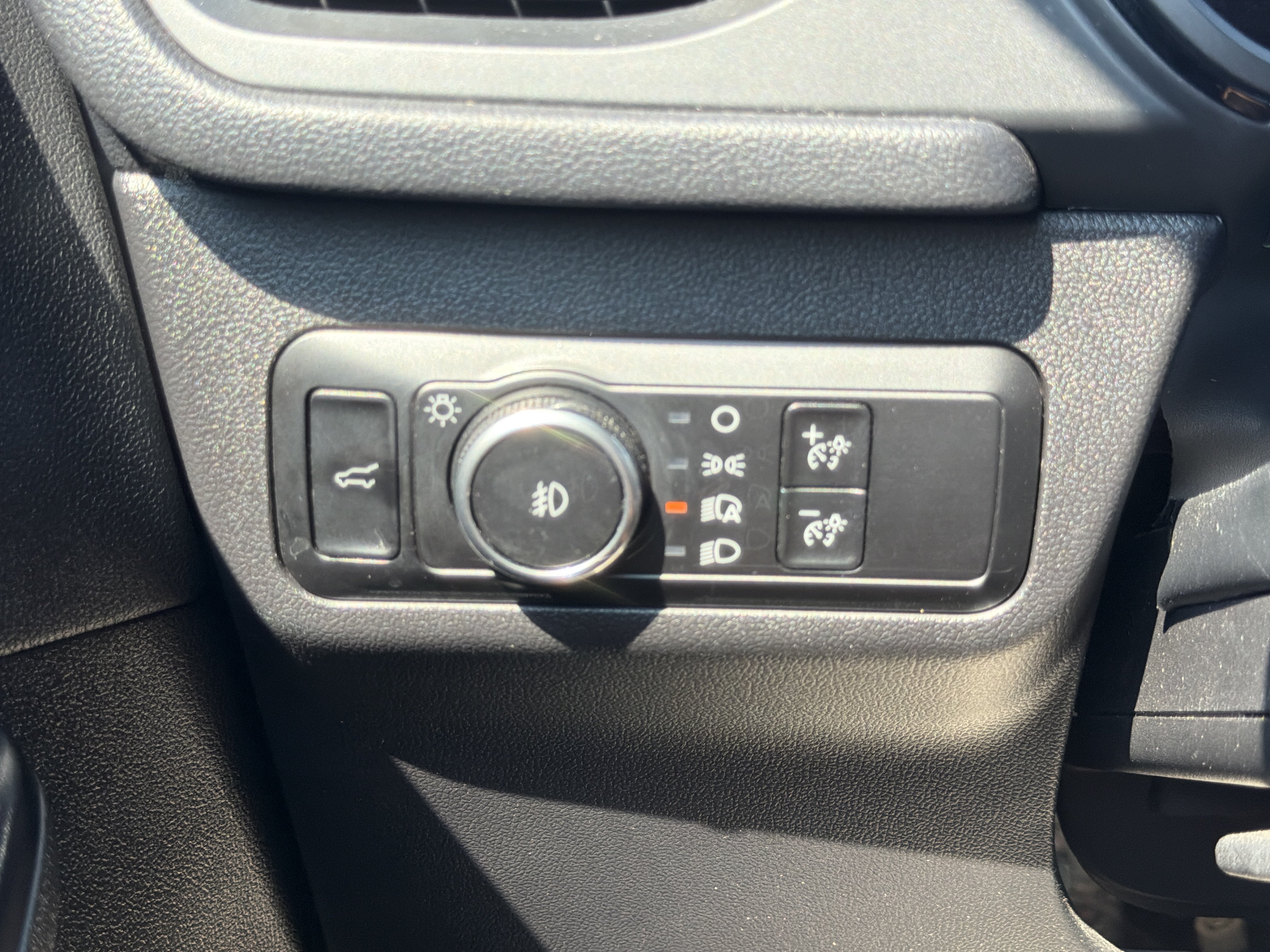 Certified 2025 Ford Escape ST-Line Select AWD/4WD image 27
