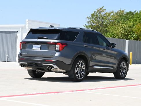 Used 2025 Ford Explorer Platinum w/ Ultimate Package AWD/4WD image 9