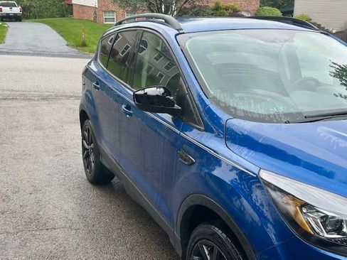 Used 2018 Ford Escape SE w/ SE Sport Appearance Package AWD/4WD image 4