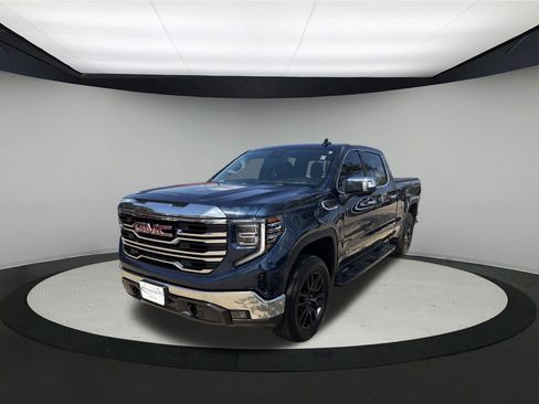 Used 2022 GMC Sierra 1500 SLT w/ SLT Convenience Package AWD/4WD image 1