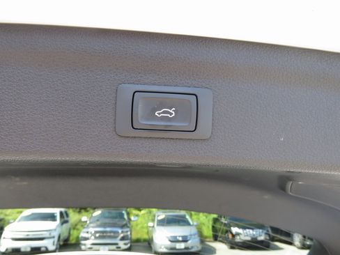 Used 2022 Audi Q3 2.0T Premium w/ Black Optic Sport Package image 19