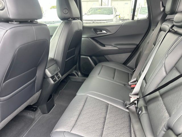 New 2027 Chevrolet Equinox LT w/ Convenience Package II FWD image 30